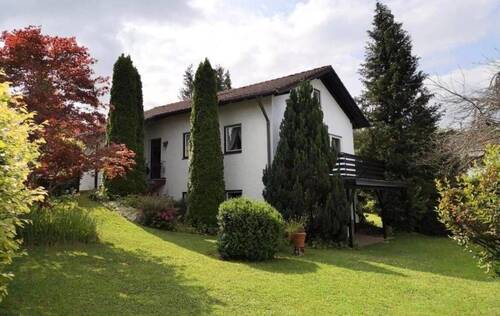 Wohnhaus - 1-2 Familienhaus in Durach mit Garten und Loggia zu verkaufen