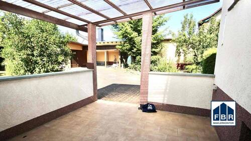 Überdachte Terrasse am Hauseingang - 