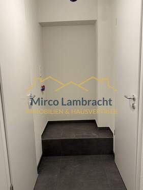 Lager mit Waschmaschinenanschluss - 