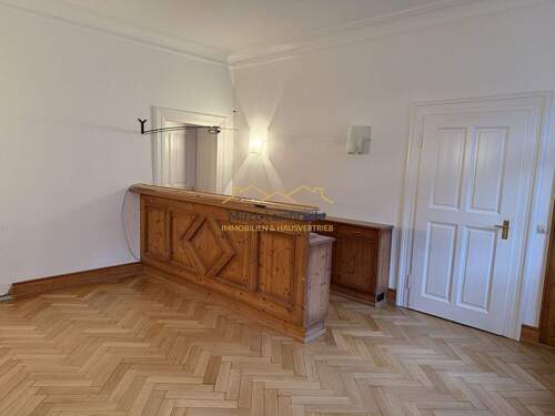 Empfangstheke auf Wunsch - 