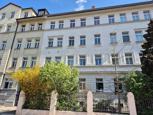 Hausansicht - neu renovierte 2-Raumwohnung mit EBK in Lindenau