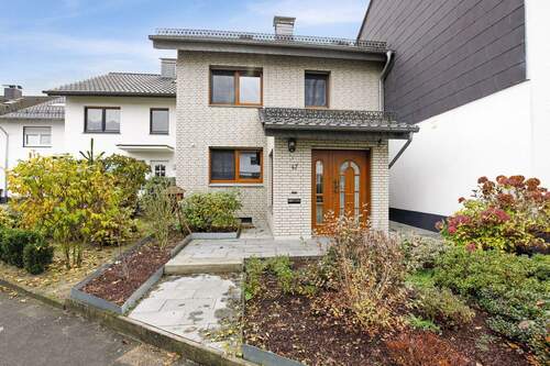 Hausansicht - Charmant, Hell, Flexibel: Ihr neues Familiennest!