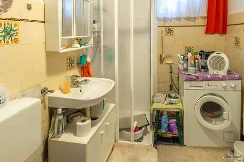 Duschbad mit WB, WC und Waschmaschinenstellplatz - 
