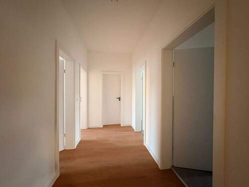 Flur - Erstbezug! schicke 4 Raumwohnung mit großem Südbalkon!