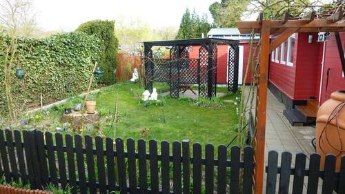 Garten mit überdachtem Aussenplatz - 