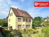 0530 - Attraktive 3-Zimmer-Hochparterre-Wohnung mit Loggia, Garten und Garage.