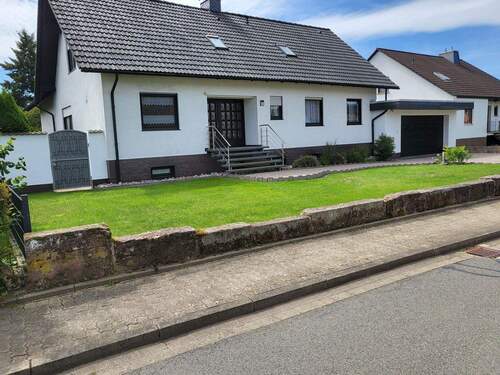 Vorderansicht - Einfamilienhaus zum Kauf - 399.000,00 EUR Kaufpreis, ca.  226,70 m² Wohnfläche