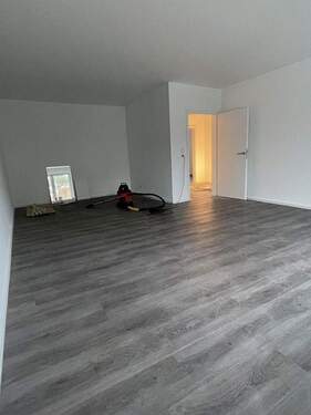 Wohnzimmer - Moderne, schöne und helle 3-Zimmer-Whg mit EBK und Terrasse