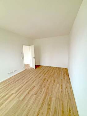 Lichtdurchflutetes Schlafzimmer - 2 Zimmer Etagenwohnung zur Miete in München