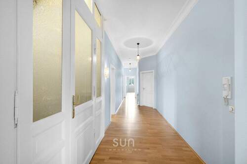 HELLER EINGANSBEREICH - 5 Zimmer Etagenwohnung in Bad Homburg vor der Höhe