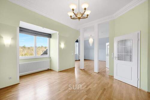 LICHTDURCHFLUTETES WOHNZIMMER - Etagenwohnung mit 149,00 m&sup2; in Bad Homburg vor der Höhe zur Miete