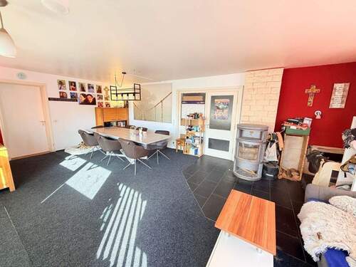 Wohnen mit Kamin und angrenzender Küche - 