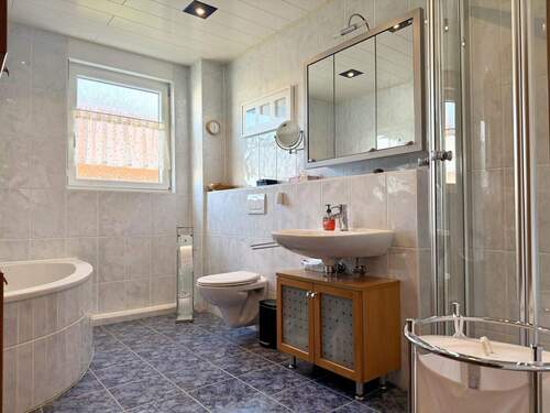 Tageslichtbad im 1. Obergeschoss - 