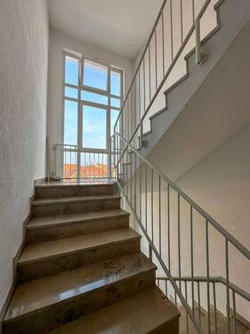 Treppenhaus - Etagenwohnung mit 122,60 m&sup2; in Arnstadt zum Kaufen