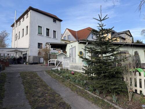 Rückseite - Ein großes Familienhaus mit Top-Infrastruktur in direkter Umgebung