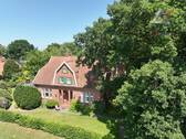schönes Wohnhaus mit großem Baumbestand - Dieses Haus kann Geschichte erzählen!