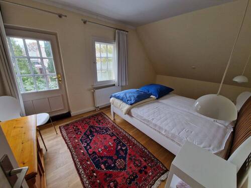 Schlafzimmer mit Dachterrassenzugang - 