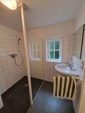 Bad mit bodengleicher Dusche - 
