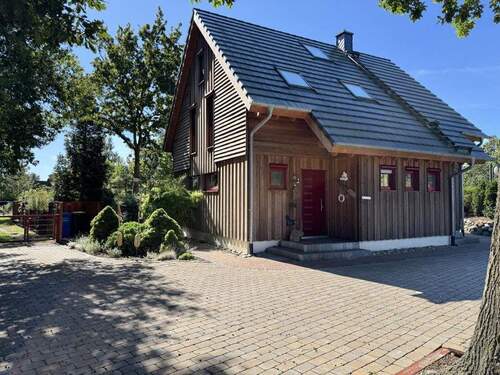 Hausansicht mit Eingang - 