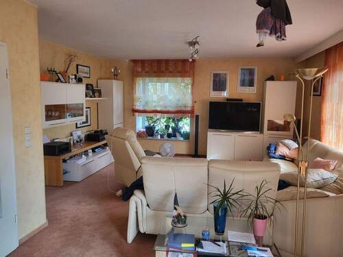 Wohnzimmer - 4 Zimmer Einfamilienhaus zum Kaufen in Hasselroth