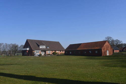 Hof - Solider, gepflegte Resthof mit Nebengebäude und Halle ideal für Pferdehaltung