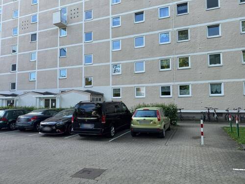 Blick zum Stellplatz - 2 Zimmer Etagenwohnung in Fürth