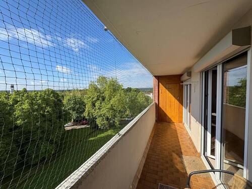 Loggia mit Blick zum Abstellraum - 