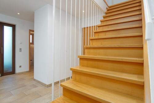 Treppe - Eingangsbereich - 
