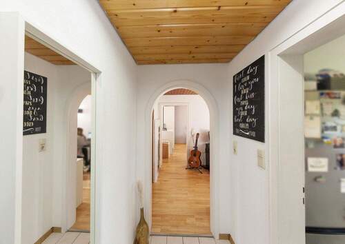 Flur vom Eingang - 3 Zimmer Etagenwohnung zum Kaufen in Brombach