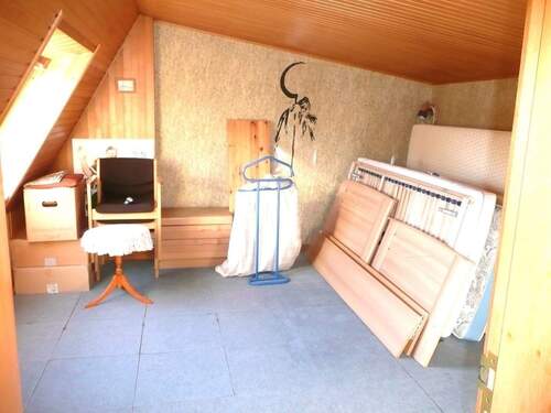 Spitzboden viel Platz und Raum ! - 