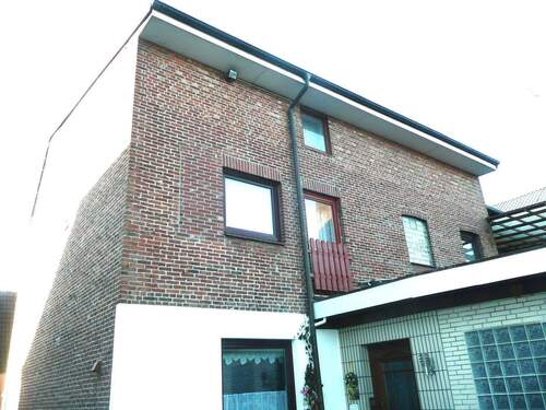 Teilansicht Hinterhof mit Anbauten - 