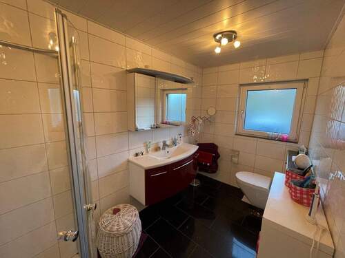 Badezimmer im Erdgeschoss - 