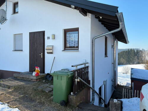 Eingang und Treppe zum UG - 