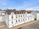 Straßenansicht Bürogebäude - Gewerbekomplex mit Entwicklungspotenzial