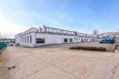 Ansicht Nord mit Parkplatz - 