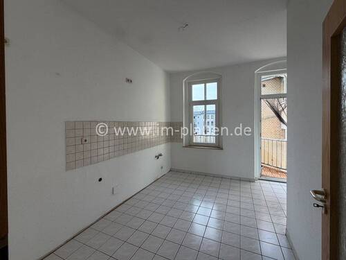 Küche mit Balkon - 3 Zimmer Etagenwohnung zur Miete in Plauen