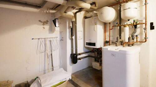 V1610 Gasheizung (Bj. ca. 2021) im Keller - 