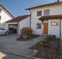 Familienoase in Straßkirchen: 164 m² DHH mit Kachelofen & Top-Zukunftspotenzial - provisionsfrei!