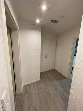 Bild 1 - Helle Zentrale 2 Zimmer mit Balkon im 2. OG