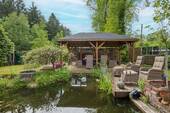 Gartenteich und Außenplatz - 