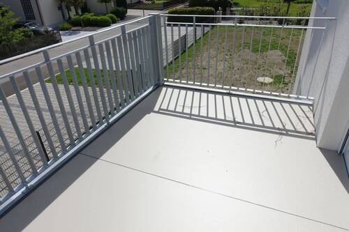 WE 5 Balkon - WE 5: Luxuriöse 2-, opt. 3-Zi.-NEUBAU-Wohnung mit Balkon, Glasfaser u. innovativem Energiekonzept