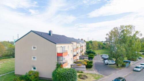 Vorderansicht Häuserblock - Eigentumswohnung in Köln-Wahn - 3 (4) Zimmer, Balkon, Stellplatz, kernsaniert
