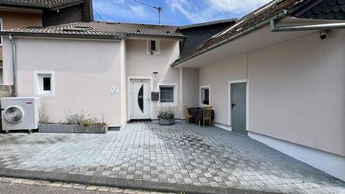 Außenansicht - 4 Zimmer Doppelhaushälfte zum Kaufen in Oberweis