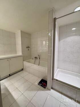 Badewanne- u. Duschbad - 