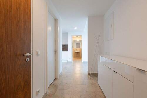 Diele - 2 Zimmer Etagenwohnung zum Kaufen in Frankfurt am Main