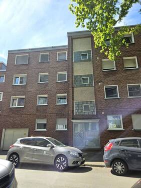 Hausansicht .jpg - Modernisiertes 1,5 Raumappartment