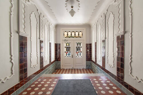 Eingangsbereich mit repräsentativem Flair - 5 Zimmer Etagenwohnung in Hamburg