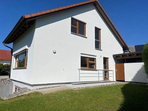 Außenfront - Einfamilienhaus mit 190,00 m² in Frittlingen zur Miete