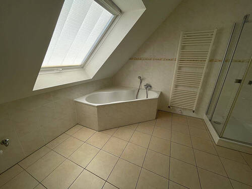 Vollbad mit Wanne und Dusche - 