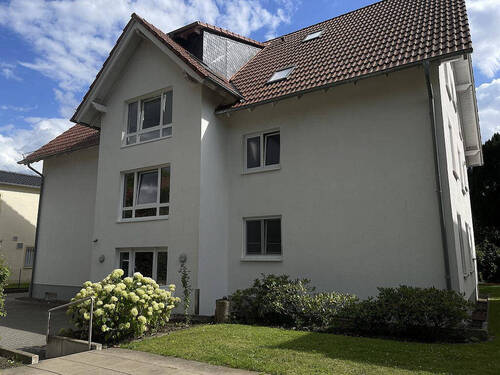 Hausansicht mit Eingang - 